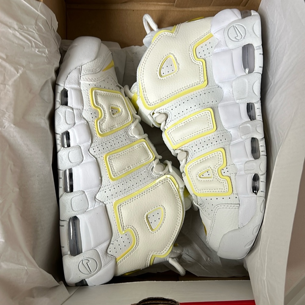 NEW Nike Women’s Air More Uptempo 'Light Citron' DM3035-100
